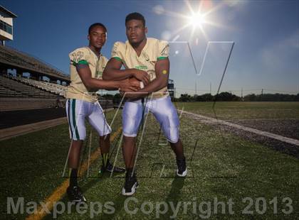 Thumbnail 1 in DeSoto (Preseason Top 25 Photo Shoot) photogallery.