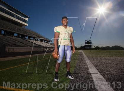 Thumbnail 3 in DeSoto (Preseason Top 25 Photo Shoot) photogallery.