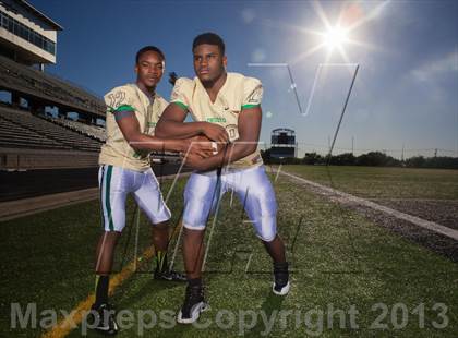 Thumbnail 3 in DeSoto (Preseason Top 25 Photo Shoot) photogallery.