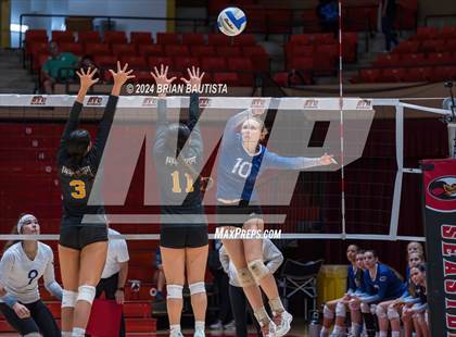Thumbnail 1 in Hawaii Baptist Academy vs Le Jardin Academy (HHSAA Division 2 Final) photogallery.