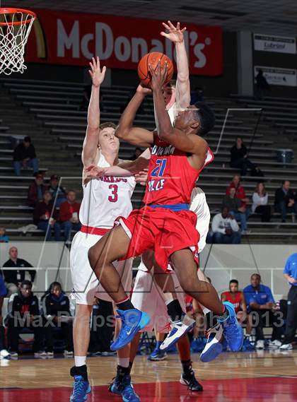 Thumbnail 3 in Westlake vs. Duncanville (McDonald's Texas Invitational) photogallery.