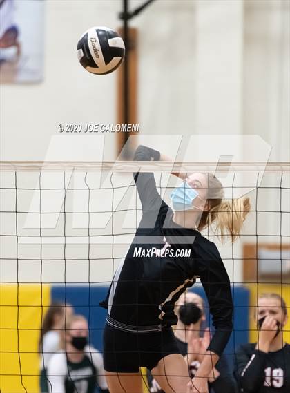Thumbnail 3 in Reagan [Ronald] vs Lake Travis (UIL 6A Region 4 Quarterfinals) photogallery.