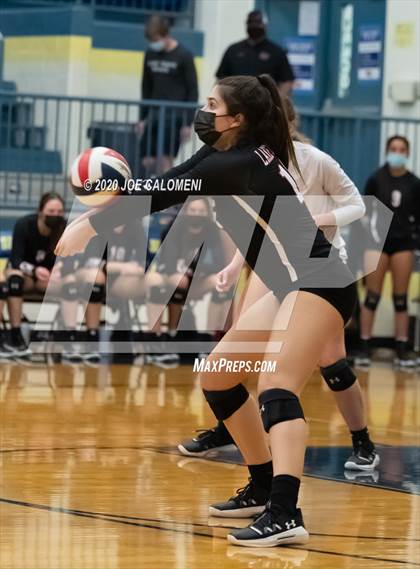 Thumbnail 2 in Reagan [Ronald] vs Lake Travis (UIL 6A Region 4 Quarterfinals) photogallery.