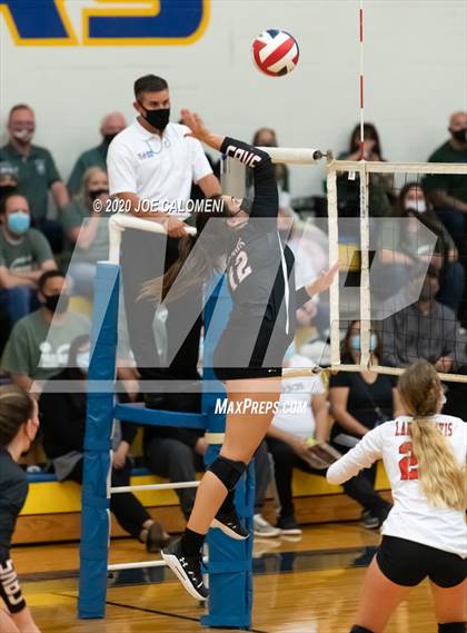 Thumbnail 3 in Reagan [Ronald] vs Lake Travis (UIL 6A Region 4 Quarterfinals) photogallery.