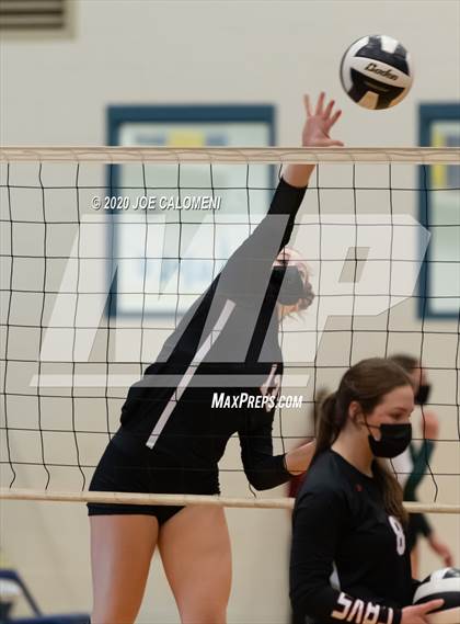 Thumbnail 2 in Reagan [Ronald] vs Lake Travis (UIL 6A Region 4 Quarterfinals) photogallery.