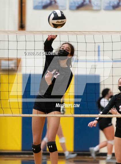 Thumbnail 2 in Reagan [Ronald] vs Lake Travis (UIL 6A Region 4 Quarterfinals) photogallery.