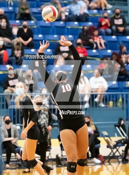 Thumbnail 2 in Reagan [Ronald] vs Lake Travis (UIL 6A Region 4 Quarterfinals) photogallery.