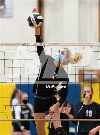 Thumbnail 1 in Reagan [Ronald] vs Lake Travis (UIL 6A Region 4 Quarterfinals) photogallery.