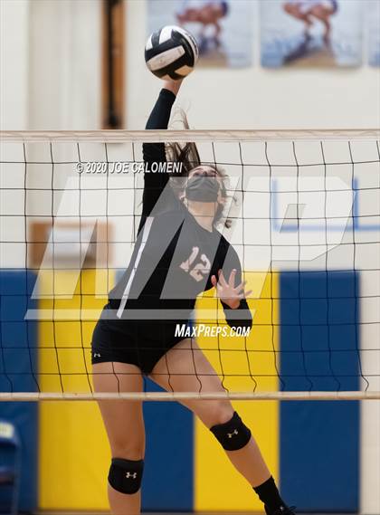 Thumbnail 3 in Reagan [Ronald] vs Lake Travis (UIL 6A Region 4 Quarterfinals) photogallery.