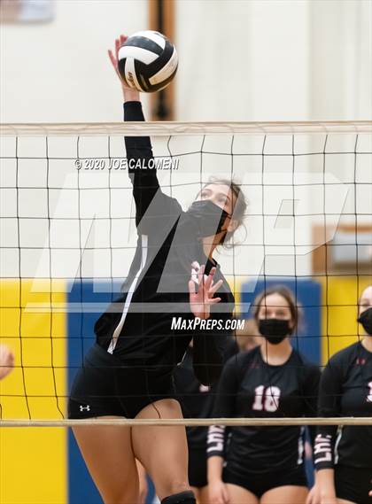 Thumbnail 2 in Reagan [Ronald] vs Lake Travis (UIL 6A Region 4 Quarterfinals) photogallery.