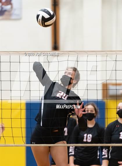 Thumbnail 1 in Reagan [Ronald] vs Lake Travis (UIL 6A Region 4 Quarterfinals) photogallery.
