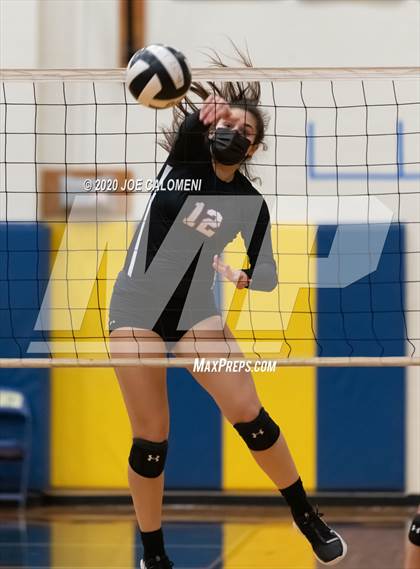 Thumbnail 1 in Reagan [Ronald] vs Lake Travis (UIL 6A Region 4 Quarterfinals) photogallery.