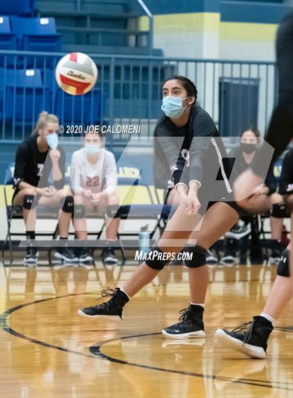 Thumbnail 1 in Reagan [Ronald] vs Lake Travis (UIL 6A Region 4 Quarterfinals) photogallery.