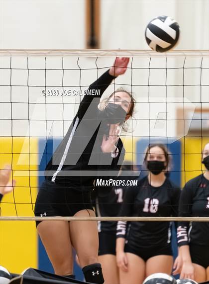 Thumbnail 3 in Reagan [Ronald] vs Lake Travis (UIL 6A Region 4 Quarterfinals) photogallery.