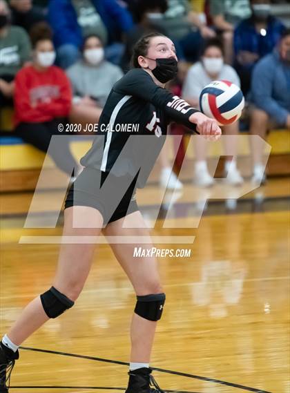 Thumbnail 2 in Reagan [Ronald] vs Lake Travis (UIL 6A Region 4 Quarterfinals) photogallery.