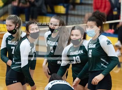 Thumbnail 2 in Reagan [Ronald] vs Lake Travis (UIL 6A Region 4 Quarterfinals) photogallery.