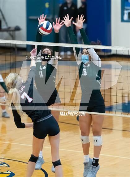 Thumbnail 2 in Reagan [Ronald] vs Lake Travis (UIL 6A Region 4 Quarterfinals) photogallery.