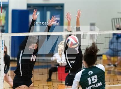 Thumbnail 2 in Reagan [Ronald] vs Lake Travis (UIL 6A Region 4 Quarterfinals) photogallery.
