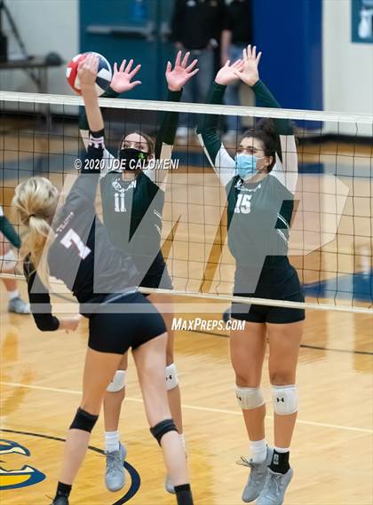 Thumbnail 1 in Reagan [Ronald] vs Lake Travis (UIL 6A Region 4 Quarterfinals) photogallery.