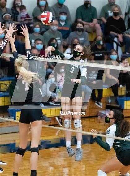Thumbnail 2 in Reagan [Ronald] vs Lake Travis (UIL 6A Region 4 Quarterfinals) photogallery.