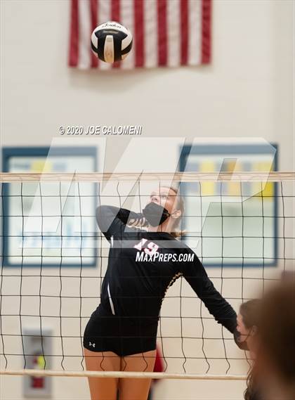 Thumbnail 2 in Reagan [Ronald] vs Lake Travis (UIL 6A Region 4 Quarterfinals) photogallery.