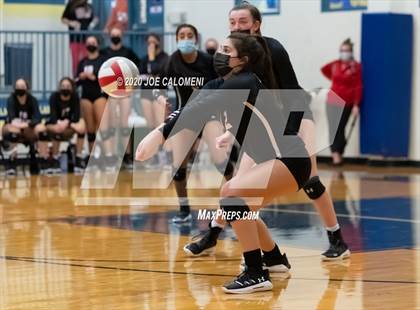Thumbnail 3 in Reagan [Ronald] vs Lake Travis (UIL 6A Region 4 Quarterfinals) photogallery.