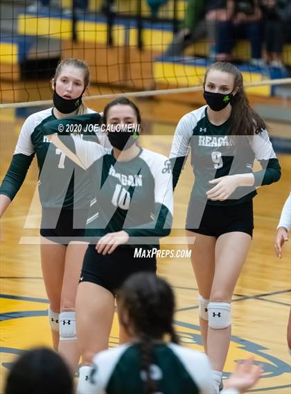 Thumbnail 1 in Reagan [Ronald] vs Lake Travis (UIL 6A Region 4 Quarterfinals) photogallery.