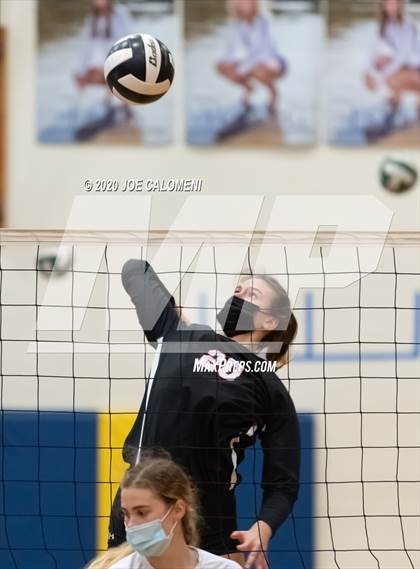 Thumbnail 3 in Reagan [Ronald] vs Lake Travis (UIL 6A Region 4 Quarterfinals) photogallery.