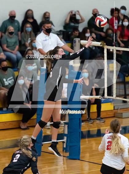 Thumbnail 1 in Reagan [Ronald] vs Lake Travis (UIL 6A Region 4 Quarterfinals) photogallery.