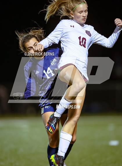 Thumbnail 2 in Lake Creek vs A&M Consolidated photogallery.