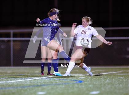 Thumbnail 2 in Lake Creek vs A&M Consolidated photogallery.