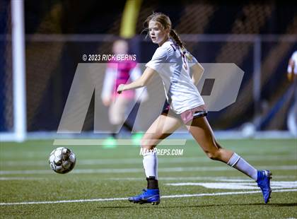 Thumbnail 3 in Lake Creek vs A&M Consolidated photogallery.