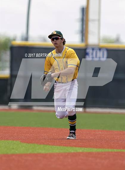 Thumbnail 3 in Clarence vs. Williamsville North (Section 6 Class AA Final) photogallery.
