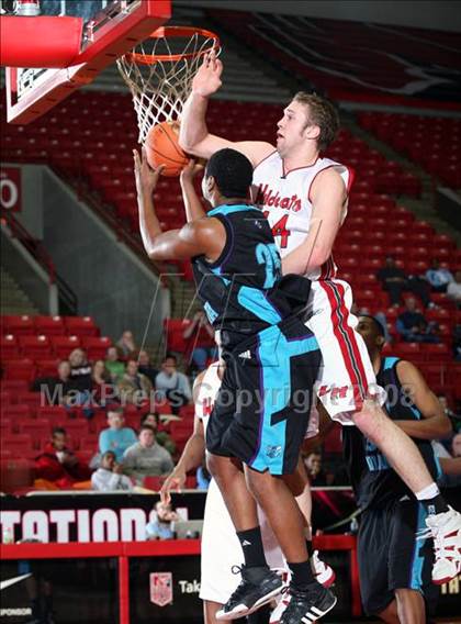 Thumbnail 3 in South Atlanta vs. Lawrence North (T-Mobile Invitational) photogallery.