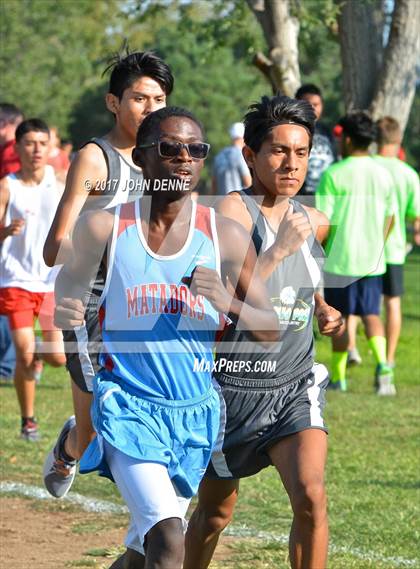 Thumbnail 2 in UNM Invitational photogallery.