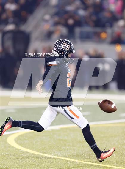 Thumbnail 3 in Bakersfield @ Central (CIF D1 Central Section Final) photogallery.