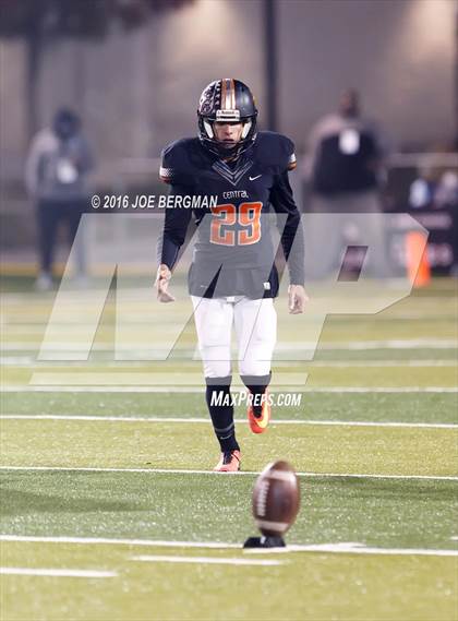 Thumbnail 3 in Bakersfield @ Central (CIF D1 Central Section Final) photogallery.