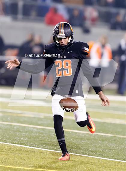 Thumbnail 3 in Bakersfield @ Central (CIF D1 Central Section Final) photogallery.