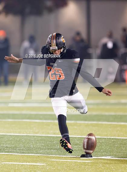 Thumbnail 2 in Bakersfield @ Central (CIF D1 Central Section Final) photogallery.