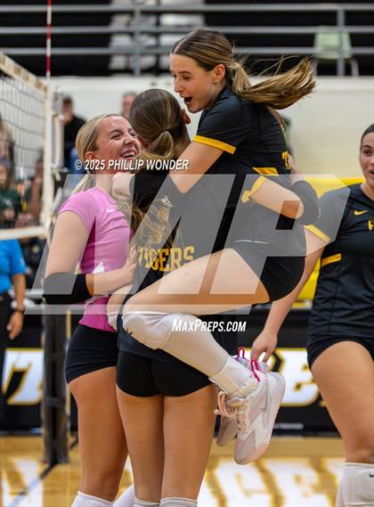 Thumbnail 3 in Lincoln Southwest @ Fremont photogallery.