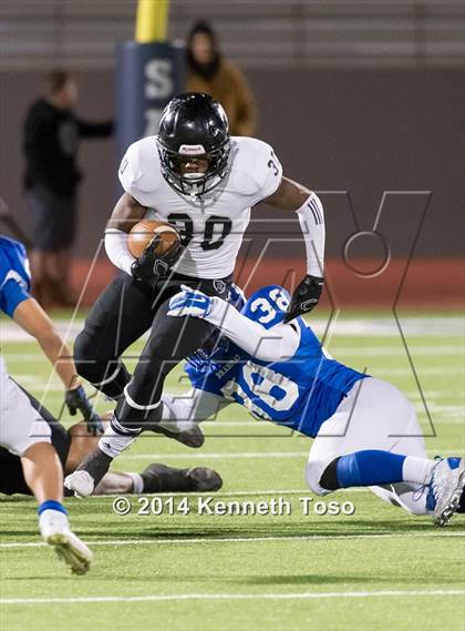 Thumbnail 2 in Steele vs. MacArthur (UIL 6A Bi-District Playoff) photogallery.