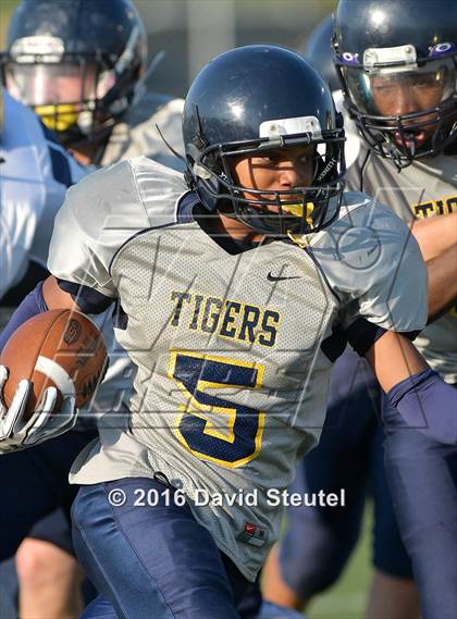Thumbnail 1 in Elk Grove @ Inderkum photogallery.