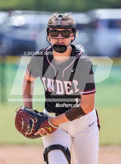 Thumbnail 2 in Independence vs Bondurant-Farrar (Rick Doran Classic) photogallery.