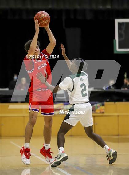 Thumbnail 3 in Buchanan vs. Hoover (Holiday Invitational Tournament) photogallery.