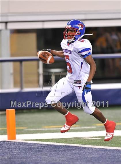 Thumbnail 2 in Lamar vs. Cooper (5A Division 2 Region 1 Bi-District) photogallery.