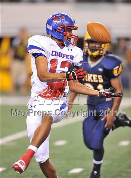 Thumbnail 3 in Lamar vs. Cooper (5A Division 2 Region 1 Bi-District) photogallery.