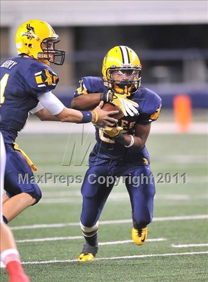 Thumbnail 2 in Lamar vs. Cooper (5A Division 2 Region 1 Bi-District) photogallery.