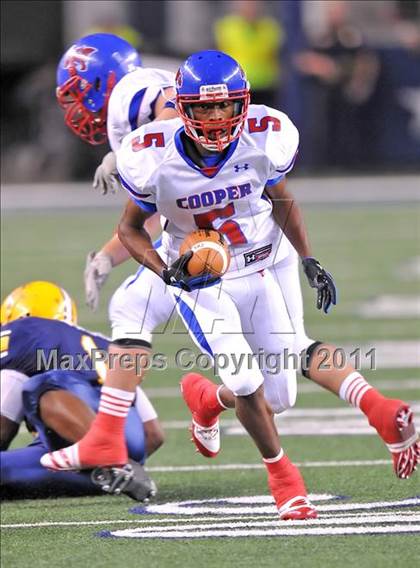 Thumbnail 3 in Lamar vs. Cooper (5A Division 2 Region 1 Bi-District) photogallery.