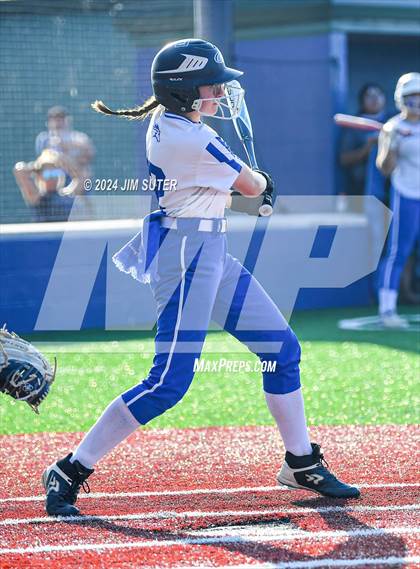 Thumbnail 1 in Moulton vs Slocum (UIL 1A Regional Final) Game 2 photogallery.