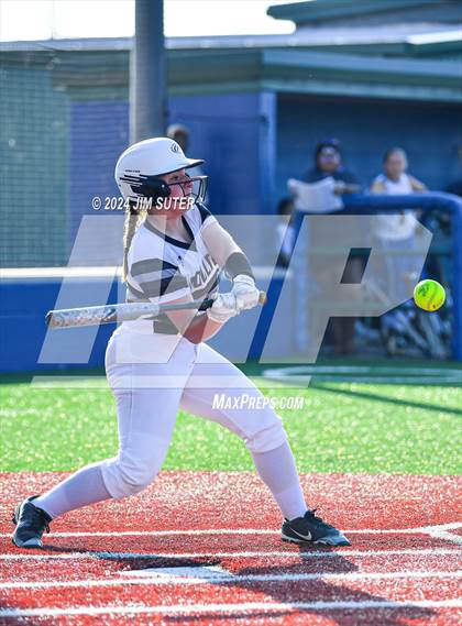 Thumbnail 1 in Moulton vs Slocum (UIL 1A Regional Final) Game 2 photogallery.